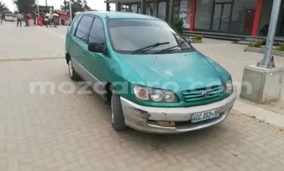 Nunua Ilio tumika Toyota Ipsum Kijani Gari ndani ya Maputo nchini Maputo