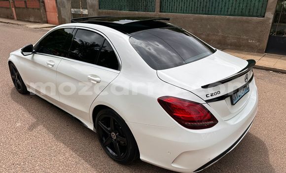 Comprar Usado Mercedes‒Benz C-klasse AMG Branco Carro em Maputo em Maputo Comprar Usado Mercedes‒Benz C-klasse AMG Branco Carro em Maputo em Maputo