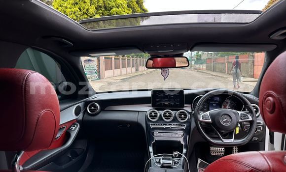 Comprar Usado Mercedes‒Benz C-klasse AMG Branco Carro em Maputo em Maputo Comprar Usado Mercedes‒Benz C-klasse AMG Branco Carro em Maputo em Maputo