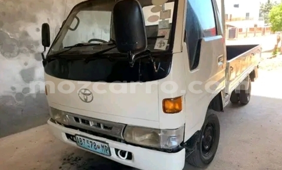 Tenga Tsaru Toyota Dyna Chena Mota in Maputo in Maputo