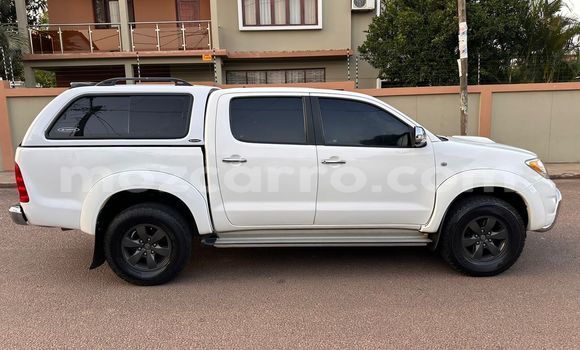 Nunua Ilio tumika Toyota Hilux Nyeupe Gari ndani ya Maputo nchini Maputo Nunua Ilio tumika Toyota Hilux Nyeupe Gari ndani ya Maputo nchini Maputo