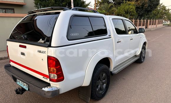 Nunua Ilio tumika Toyota Hilux Nyeupe Gari ndani ya Maputo nchini Maputo Nunua Ilio tumika Toyota Hilux Nyeupe Gari ndani ya Maputo nchini Maputo