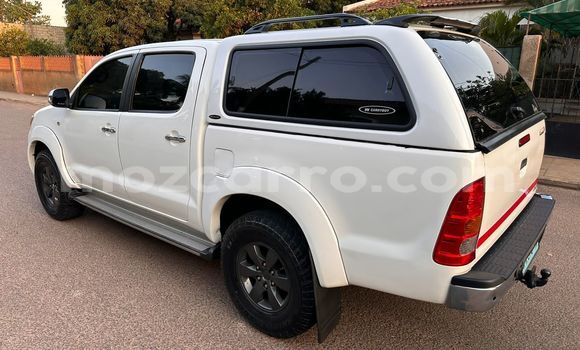 Nunua Ilio tumika Toyota Hilux Nyeupe Gari ndani ya Maputo nchini Maputo Nunua Ilio tumika Toyota Hilux Nyeupe Gari ndani ya Maputo nchini Maputo