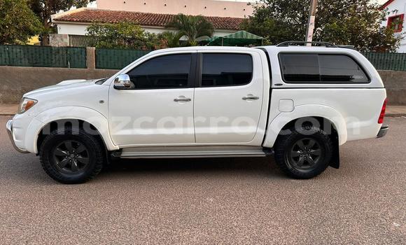 Nunua Ilio tumika Toyota Hilux Nyeupe Gari ndani ya Maputo nchini Maputo Nunua Ilio tumika Toyota Hilux Nyeupe Gari ndani ya Maputo nchini Maputo