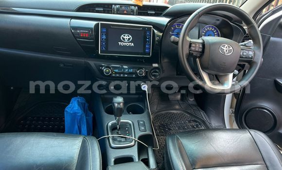 Buy Used Toyota Hiluxe Revo White Car in Maputo in Maputo Buy Used Toyota Hiluxe Revo White Car in Maputo in Maputo