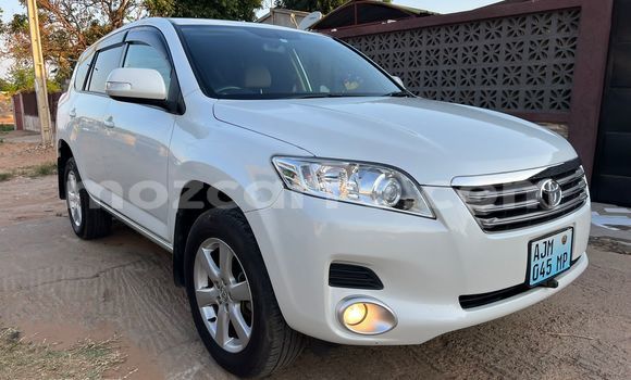 Nunua Ilio tumika Toyota Vanguard Nyeupe Gari ndani ya Maputo nchini Maputo