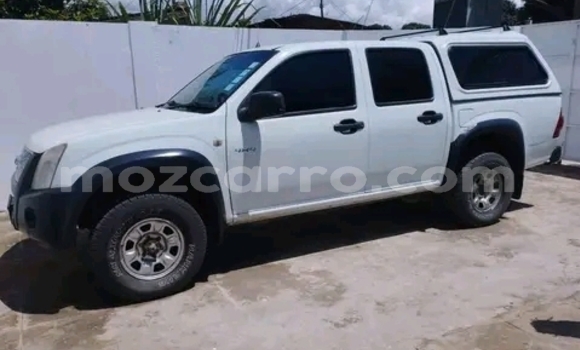 Nunua Ilio tumika Isuzu KB Nyeupe Gari ndani ya Maputo nchini Maputo Nunua Ilio tumika Isuzu KB Nyeupe Gari ndani ya Maputo nchini Maputo