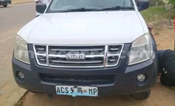 Nunua Ilio tumika Isuzu KB Nyeupe Gari ndani ya Maputo nchini Maputo Nunua Ilio tumika Isuzu KB Nyeupe Gari ndani ya Maputo nchini Maputo