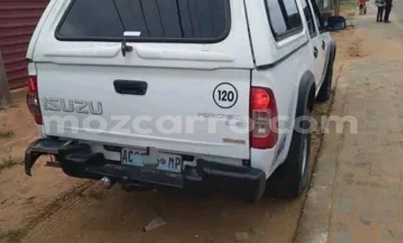 Nunua Ilio tumika Isuzu KB Nyeupe Gari ndani ya Maputo nchini Maputo Nunua Ilio tumika Isuzu KB Nyeupe Gari ndani ya Maputo nchini Maputo