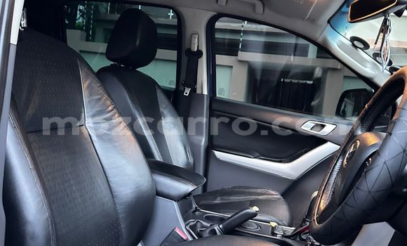Comprar Usado Mazda BT-50 Azul Carro em Maputo em Maputo Comprar Usado Mazda BT-50 Azul Carro em Maputo em Maputo