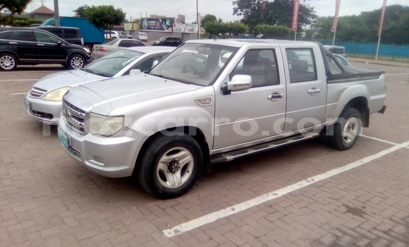 Tenga Tsaru Isuzu KB Zvimwe Mota in Maputo in Maputo