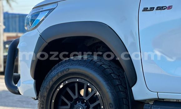 Nunua Ilio tumika Toyota Hilux Nyeupe Gari ndani ya Maputo nchini Maputo Nunua Ilio tumika Toyota Hilux Nyeupe Gari ndani ya Maputo nchini Maputo