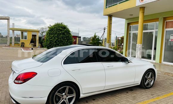 Comprar Usado Mercedes‒Benz C-Class Branco Carro em Maputo em Maputo Comprar Usado Mercedes‒Benz C-Class Branco Carro em Maputo em Maputo