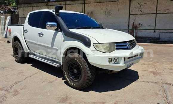 Tenga Tsaru Mitsubishi Triton Chena Mota in Maputo in Maputo