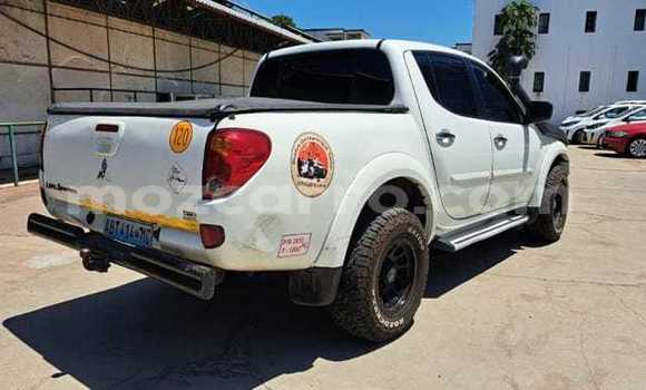 Buy Used Mitsubishi Triton White Car in Maputo in Maputo Buy Used Mitsubishi Triton White Car in Maputo in Maputo