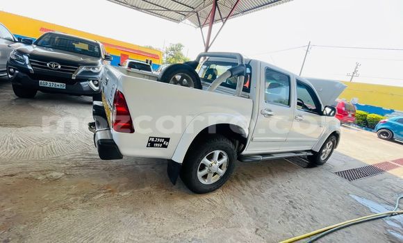 Comprar Usado Isuzu KB Branco Carro em Maputo em Maputo Comprar Usado Isuzu KB Branco Carro em Maputo em Maputo
