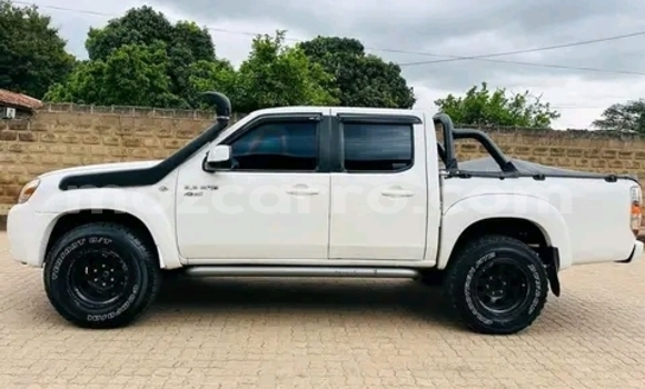 Comprar Usado Mazda BT-50 Branco Carro em Maputo em Maputo