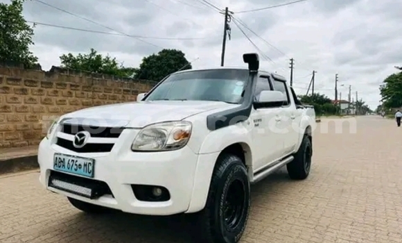 Nunua Ilio tumika Mazda BT-50 Nyeupe Gari ndani ya Maputo nchini Maputo Nunua Ilio tumika Mazda BT-50 Nyeupe Gari ndani ya Maputo nchini Maputo