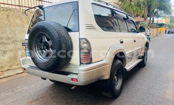 Comprar Usado Toyota Land Cruiser Prado Branco Carro em Maputo em Maputo Comprar Usado Toyota Land Cruiser Prado Branco Carro em Maputo em Maputo