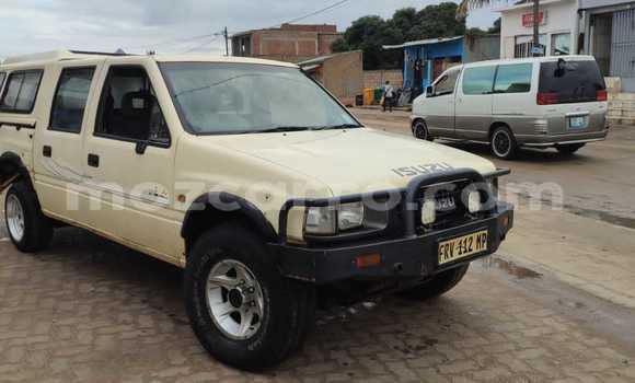 Nunua Ilio tumika Isuzu KB Brown Gari ndani ya Maputo nchini Maputo Nunua Ilio tumika Isuzu KB Brown Gari ndani ya Maputo nchini Maputo
