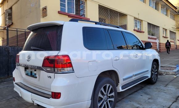 Nunua Ilio tumika Toyota Land Cruiser Nyeupe Gari ndani ya Maputo nchini Maputo Nunua Ilio tumika Toyota Land Cruiser Nyeupe Gari ndani ya Maputo nchini Maputo