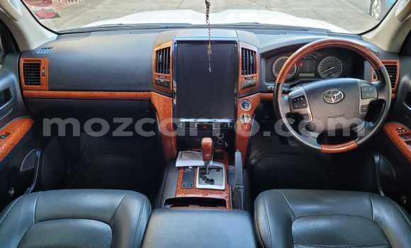 Nunua Ilio tumika Toyota Land Cruiser Nyeupe Gari ndani ya Maputo nchini Maputo Nunua Ilio tumika Toyota Land Cruiser Nyeupe Gari ndani ya Maputo nchini Maputo