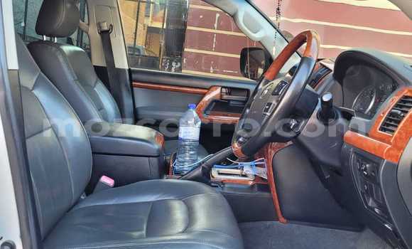 Nunua Ilio tumika Toyota Land Cruiser Nyeupe Gari ndani ya Maputo nchini Maputo Nunua Ilio tumika Toyota Land Cruiser Nyeupe Gari ndani ya Maputo nchini Maputo