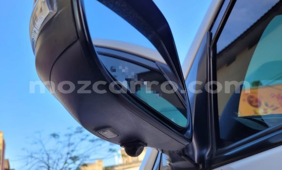 Nunua Ilio tumika Toyota Land Cruiser Nyeupe Gari ndani ya Maputo nchini Maputo Nunua Ilio tumika Toyota Land Cruiser Nyeupe Gari ndani ya Maputo nchini Maputo