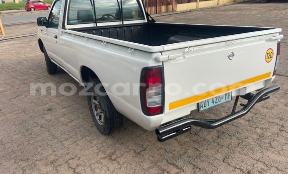 Comprar Usado Nissan NP 300 Branco Carro em Maputo em Maputo Comprar Usado Nissan NP 300 Branco Carro em Maputo em Maputo