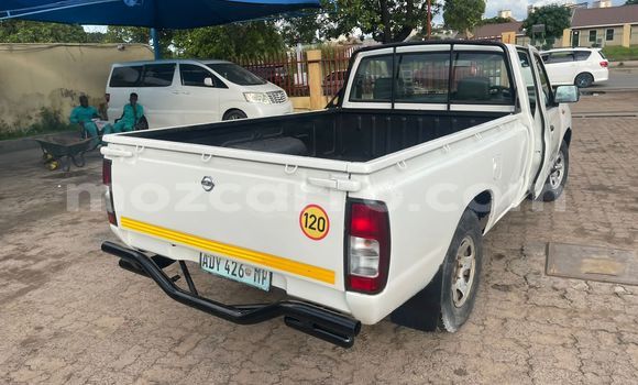 Comprar Usado Nissan NP 300 Branco Carro em Maputo em Maputo Comprar Usado Nissan NP 300 Branco Carro em Maputo em Maputo