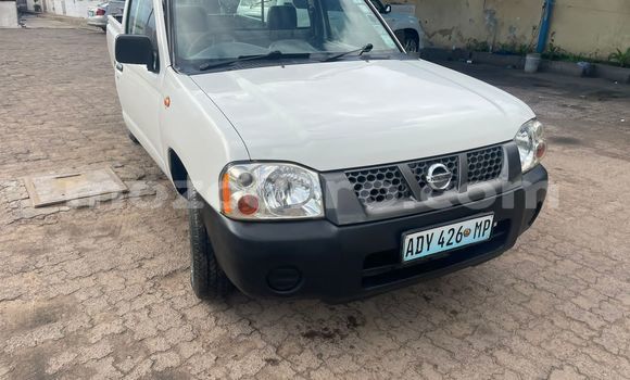 Comprar Usado Nissan NP 300 Branco Carro em Maputo em Maputo Comprar Usado Nissan NP 300 Branco Carro em Maputo em Maputo