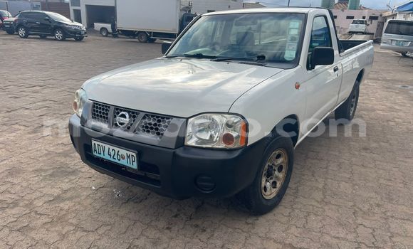 Comprar Usado Nissan NP 300 Branco Carro em Maputo em Maputo Comprar Usado Nissan NP 300 Branco Carro em Maputo em Maputo