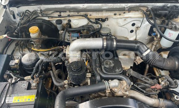 Comprar Usado Nissan NP 300 Branco Carro em Maputo em Maputo Comprar Usado Nissan NP 300 Branco Carro em Maputo em Maputo