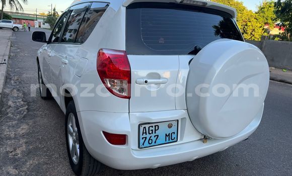 Nunua Ilio tumika Toyota RAV4 Nyeupe Gari ndani ya Maputo nchini Maputo Nunua Ilio tumika Toyota RAV4 Nyeupe Gari ndani ya Maputo nchini Maputo