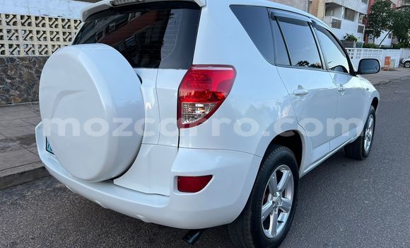 Nunua Ilio tumika Toyota RAV4 Nyeupe Gari ndani ya Maputo nchini Maputo Nunua Ilio tumika Toyota RAV4 Nyeupe Gari ndani ya Maputo nchini Maputo