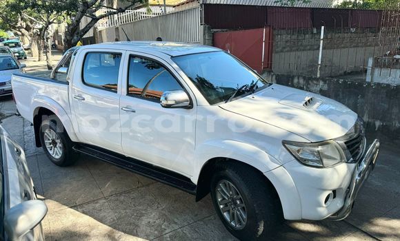 Nunua Ilio tumika Toyota Hilux Nyeupe Gari ndani ya Maputo nchini Maputo Nunua Ilio tumika Toyota Hilux Nyeupe Gari ndani ya Maputo nchini Maputo