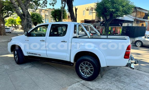 Nunua Ilio tumika Toyota Hilux Nyeupe Gari ndani ya Maputo nchini Maputo Nunua Ilio tumika Toyota Hilux Nyeupe Gari ndani ya Maputo nchini Maputo