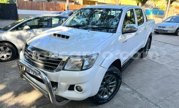 Nunua Ilio tumika Toyota Hilux Nyeupe Gari ndani ya Maputo nchini Maputo Nunua Ilio tumika Toyota Hilux Nyeupe Gari ndani ya Maputo nchini Maputo