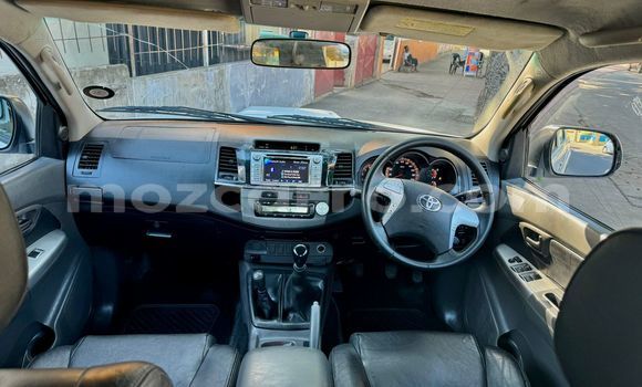 Nunua Ilio tumika Toyota Hilux Nyeupe Gari ndani ya Maputo nchini Maputo Nunua Ilio tumika Toyota Hilux Nyeupe Gari ndani ya Maputo nchini Maputo