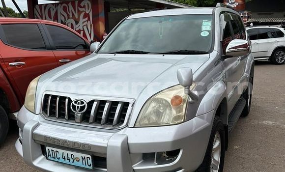 Tenga Tsaru Toyota Land Cruiser Prado Zvimwe Mota in Maputo in Maputo