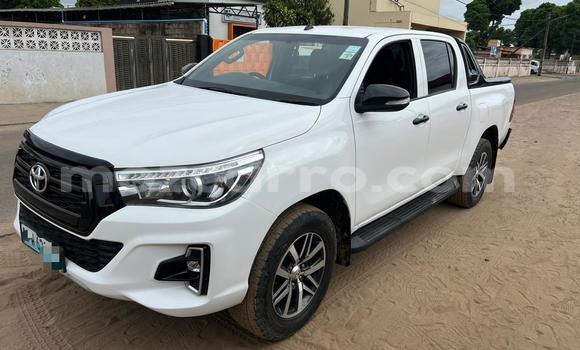 Buy Used Toyota Hiluxe Revo White Car in Maputo in Maputo