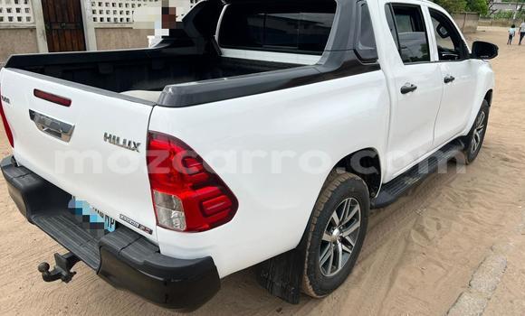 Comprar Usado Toyota Hiluxe Revo Branco Carro em Maputo em Maputo Comprar Usado Toyota Hiluxe Revo Branco Carro em Maputo em Maputo