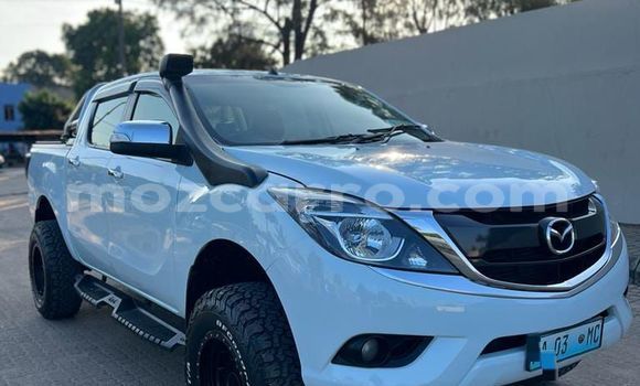 Comprar Usado Mazda BT-50 Branco Carro em Maputo em Maputo