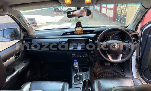 Buy Used Toyota Hiluxe Revo White Car in Maputo in Maputo Buy Used Toyota Hiluxe Revo White Car in Maputo in Maputo
