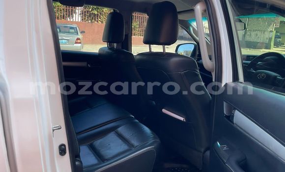 Buy Used Toyota Hiluxe Revo White Car in Maputo in Maputo Buy Used Toyota Hiluxe Revo White Car in Maputo in Maputo