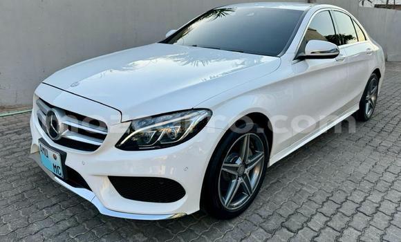 Nunua Ilio tumika Mercedes‒Benz C-klasse AMG Nyeupe Gari ndani ya Maputo nchini Maputo