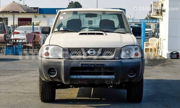 Comprar Importar Nissan NP 300 Branco Carro em Import - Dubai em Cabo Delgado Comprar Importar Nissan NP 300 Branco Carro em Import - Dubai em Cabo Delgado
