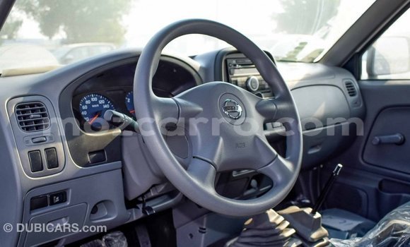 Comprar Importar Nissan NP 300 Branco Carro em Import - Dubai em Cabo Delgado Comprar Importar Nissan NP 300 Branco Carro em Import - Dubai em Cabo Delgado