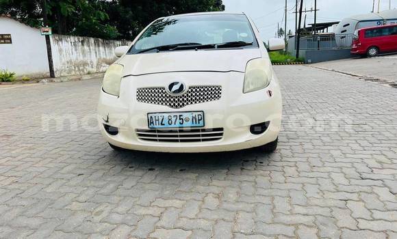 Comprar Usado Toyota Vitz Branco Carro em Bela Vista em Maputo