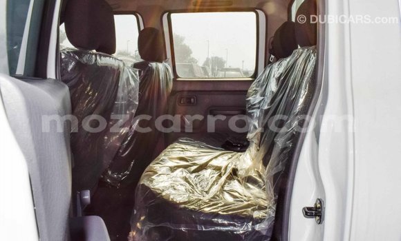 Comprar Importar Nissan NP 300 Branco Carro em Import - Dubai em Cabo Delgado Comprar Importar Nissan NP 300 Branco Carro em Import - Dubai em Cabo Delgado